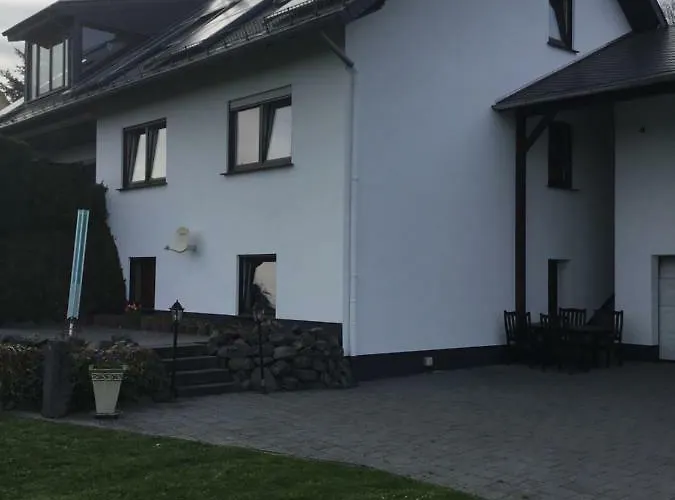Weinstraße 2