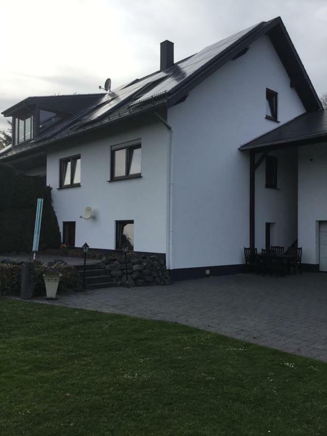 Weinstraße 2 * Hochstberg